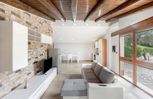 Stella Cilento Villa | Villa 'Ginestra Con Jacuzzi' with Mountain View, Wi-Fi and Air Conditioning
