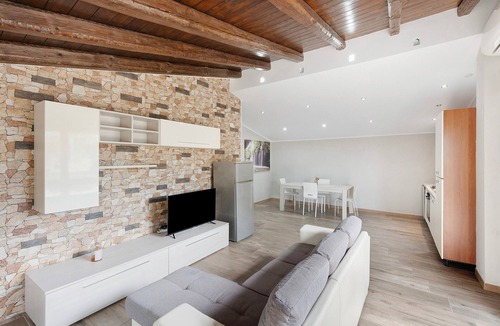 Stella Cilento Villa | Villa 'Ginestra Con Jacuzzi' with Mountain View, Wi-Fi and Air Conditioning