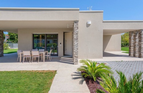 Monte Villa | Villa 'Grace' with Private Pool, Wi-Fi and Air Conditioning