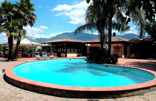 Pompei Villa | Villa Grazia Pompei is 10 minutes from the archaeological sites.