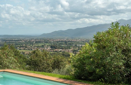 Lucca Villa | Villa in Mutigliano with 3 bedrooms sleeps 6