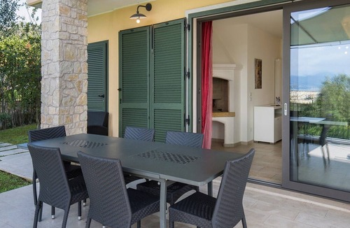 Torri del Benaco Apartment | Villa Loncrino: Spacious Ground Floor with Patio, Garden and Pool