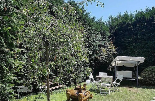 Finalborgo House | Villa Malvina B: A welcoming apartment that is part of an ancient historic building, with Free WI-FI.