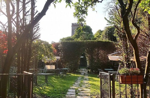 Finalborgo House | Villa Malvina E: A welcoming apartment that is part of an ancient historic building, with Free WI-FI.