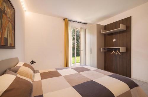 Cisano Apartment | Villa Manzoni Apt 2
