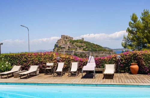 Ischia Ponte Villa | Villa Massimo Cartaromana with wide pool and view on the Castle