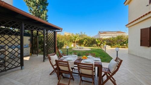 Punta Milocca Villa | Villa Medea, con giardino, a 150m dal mare, Relax totale a Siracusa