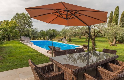 Montioni Villa | Villa 'Minerva' with Lake View, Wi-Fi and Air Conditioning