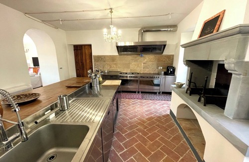 Lucignano House | Villa Panoramica | Pool, Gardens in Historic Town
