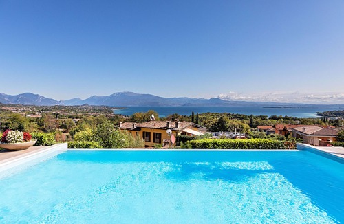 Lonato del Garda Villa | Villa Perla by Wonderful Italy