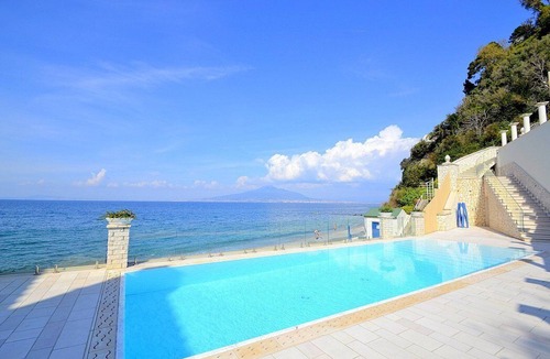 Vico Equense Villa | Villa Sirenea: A splendid and luminous three-story villa located right on the beach, with Free WI-FI.