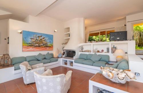 Punta Sardegna Villa | Villa Viola con piscina e giardino