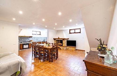 Nocchi Villa | Villa Vittoriano - Tuscan Villa for 7 with Jacuzzi, Camaiore, Italy