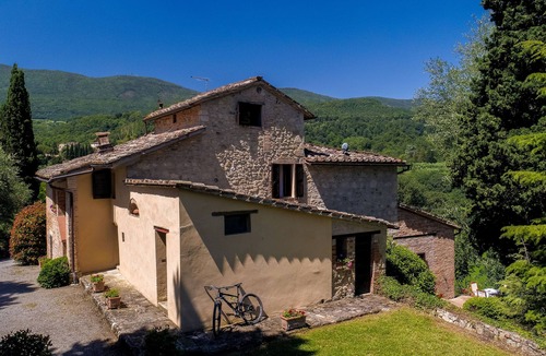 Cetona Villa | Villa with private pool, large garden, panoramic view and air conditioning