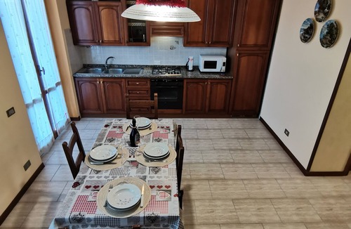 Guamo House | Villetta Camelia with private parking just a stone's throw from Lucca