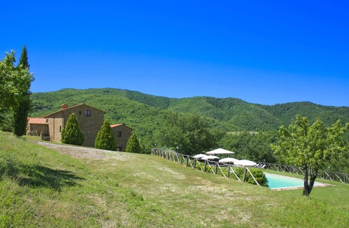 Pieve di Chio Villa | Wonderful private villa for 16 people with private pool, WIFI, TV and pets allowed
