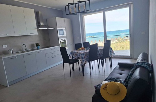 Lido di Campomarino Apartment | WoW Sea view 2-bedroom in lovely Campomarino Lido at the beach!