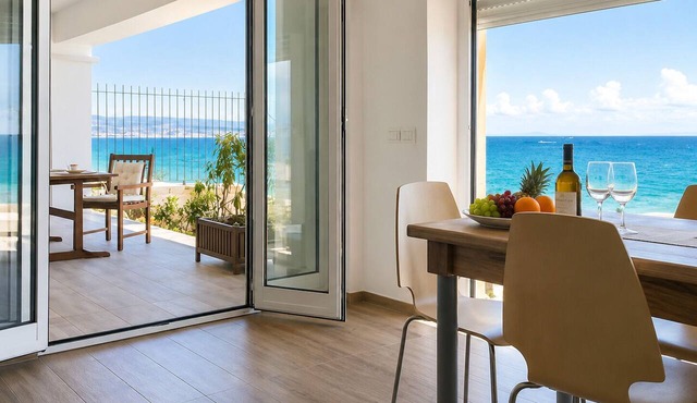 10 meters from the beach – Marina Holiday Home, oceanfront in Pizzo, Calabria