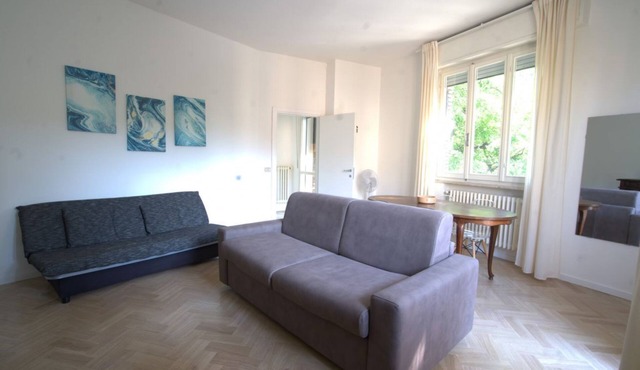 118 m2 apartment, ideal for up to 7 people, on the 2nd floor of a building with lift.Located in San Giuliano Mare, north of the canal port and a few minutes from the historic center, it enjoys a strategic position that allows you to easily reach the beac