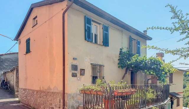 3 bedroom nice home in Lumarzo