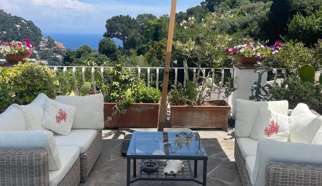 3-bedroom villa in superb Capri with cool AC breeze