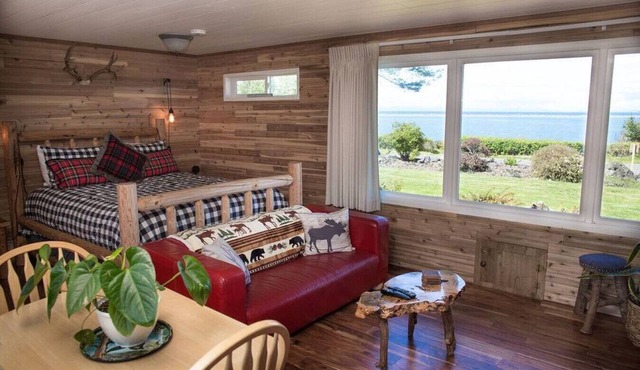3-Rustic Cabin · 3-NW Rustic Cabin on the water-Beach-full kitchen in sequim