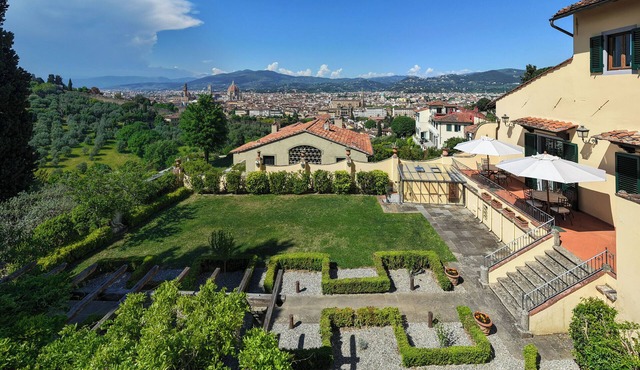4-Bed Villa & Garden with Fantastic Views of the City of Florence & Countryside