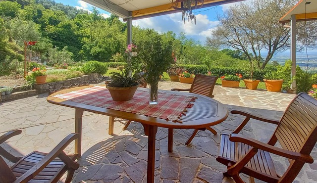 5 bedroom awesome home in Lamporecchio