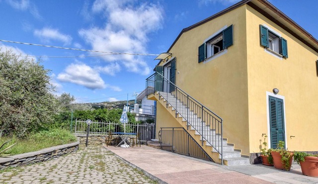 5 bedroom cozy home in Lavagna