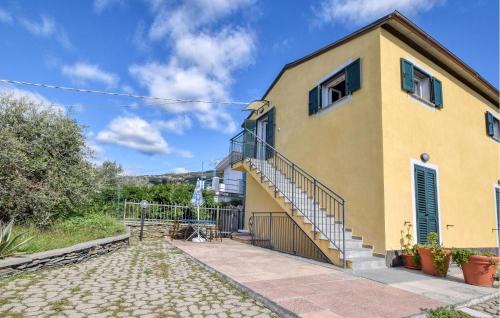5 Bedroom Cozy Home In Lavagna