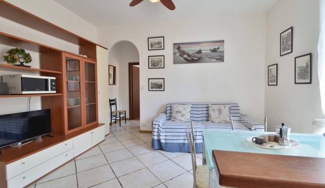A bright and welcoming 53 square meters apartment, perfect for five people, located on the third floor of a building without an elevator.The property is located in the quiet Borgoratti neighborhood, a residential area well connected to Genoa's city cente