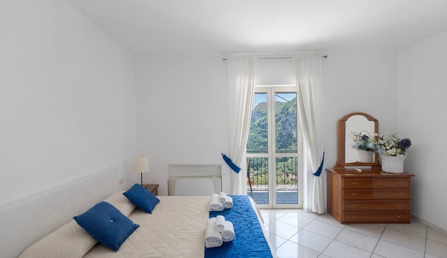 Apartment 'Amalfi Apartment' with Sea View, Wi-Fi and Air Conditioning
