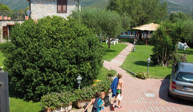 Apartment 'Azalea' with Shared Pool, Shared Garden and Wi-Fi