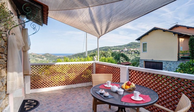 Apartment 'Casa Cen' with Sea View, Private Terrace and Wi-Fi