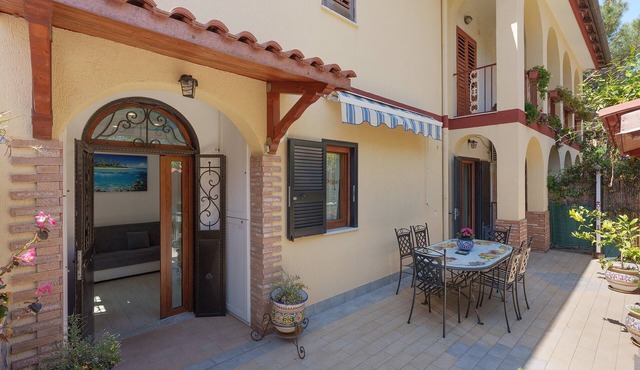 Apartment 'Casa Mariateresa' with Mountain View, Wi-Fi and Air Conditioning