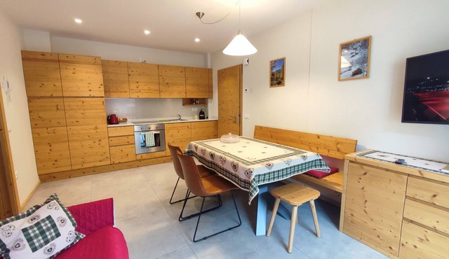 Apartment 'Casa Vacanze Heidi in Val Di Rabbi' with Mountain View, Balcony and Wi-Fi