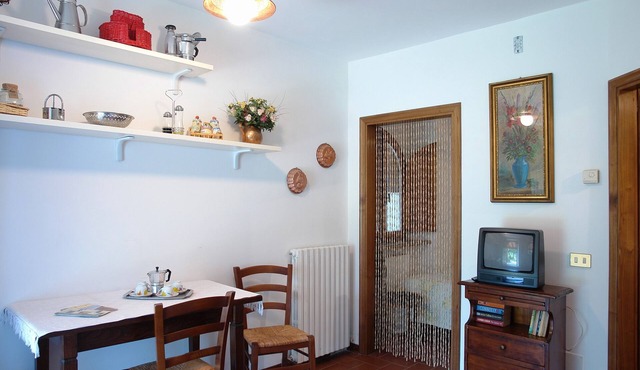 Apartment 'Cotogno - La Cerretola' with Shared Pool, Shared Garden and Wi-Fi