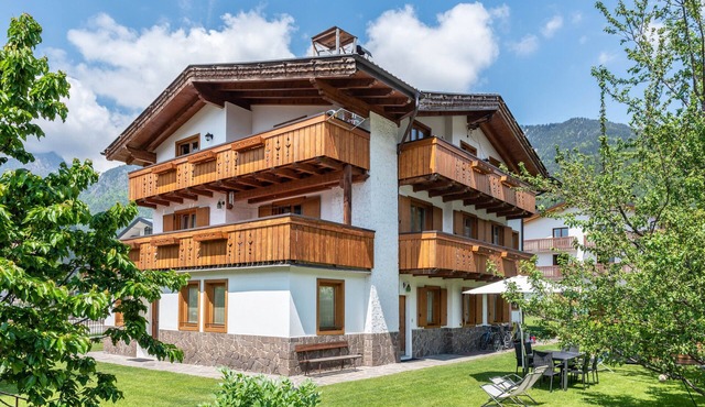 Apartment Dolomiti Casa Lucia – Mountain View Retreat in Pinzolo