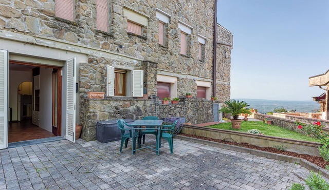 Apartment 'Il Nido Toscano' with Mountain View, Private Terrace and Private Garden