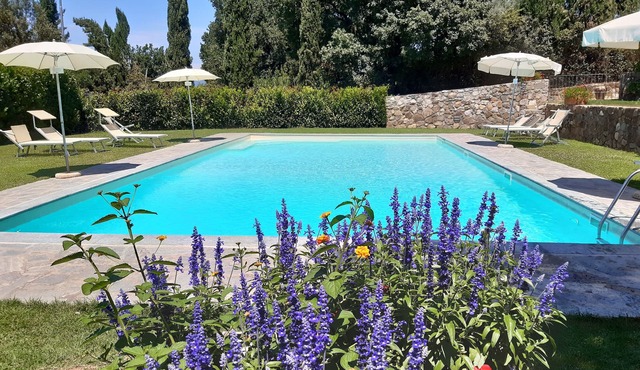 Apartment LA LOGGIA, 2 rooms, kitchen in farmhouse with pool 5/7persons