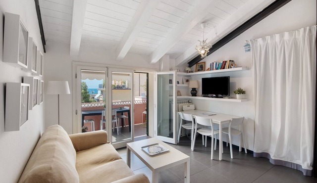 Apartment 'La Terrazza Di Via Daneri 2' with Sea View, Terrace and Air Conditioning