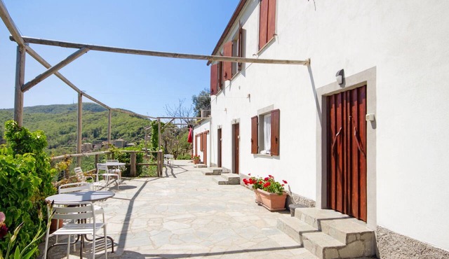 Apartment 'Monolocale Fattorialmare Viola' with Sea View, Shared Terrace & Wi-Fi
