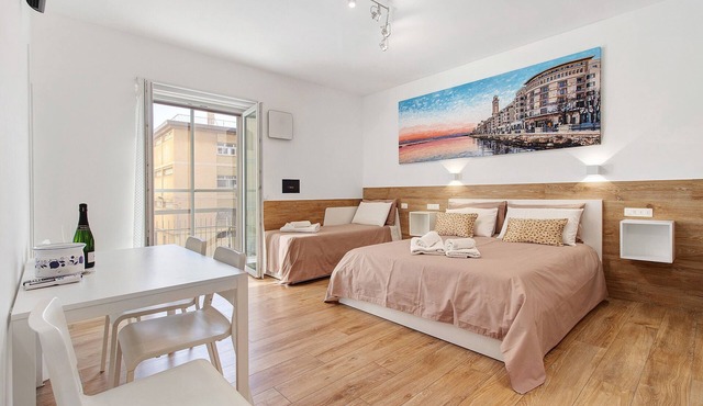 Apartment 'Platinum - Il Centro Luxury Suites' with Balcony, Wi-Fi & Air Conditioning