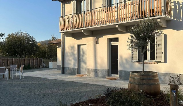 Apartment with outdoor pool and whirlpool, sauna, Wi-fi,a/c and free parking