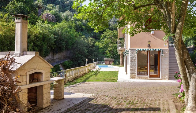 Apartment with pool, garden and parking in Sori, Golfo Paradiso, Liguria