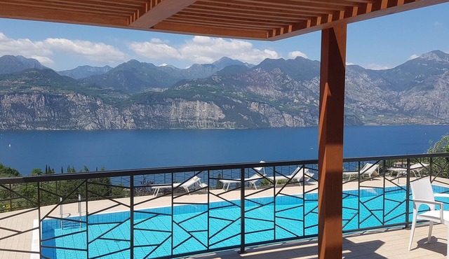 Apartment with superb view of the Garda Lake