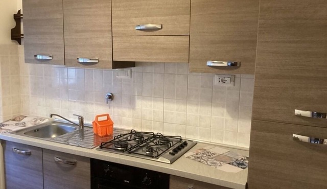 App. con due camere: 4 posti letti, bagno e cucina attrezzata a 200 m.ospedale G