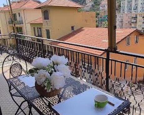 APPARTAMENTO DELIZIOSO CON TERRAZZO IN CENTRO-DELICIOUS APARTMENT WITH TERRACE