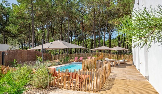Architect-designed villa, La Palmyre golf course, 400m from beaches, swimming pool, sleeps 9 in Les Mathes