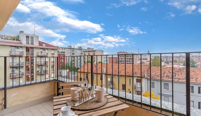 ARI73—Just a stone's throw from the Metro, with a view of Milan